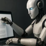 Robot AI wyciągający tekst z ekranu laptopa – symbol kradzieży treści przez sztuczną inteligencję.